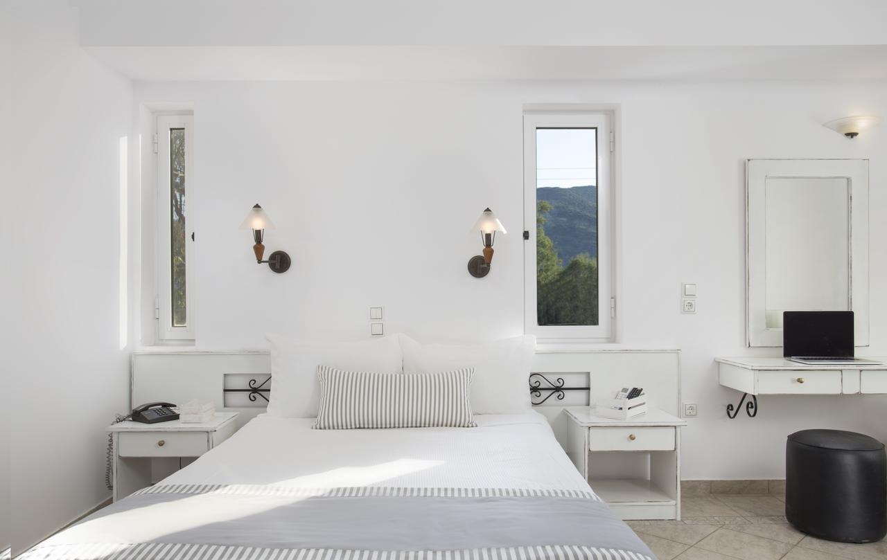 Iris Hotel 3*