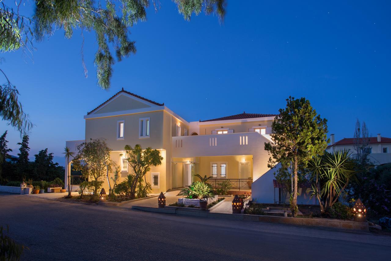 Iris Hotel 3*